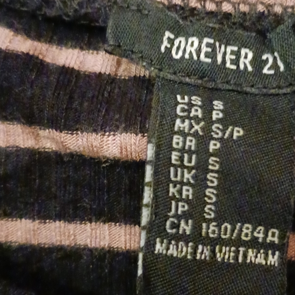 FOREVER 21 PINK AND BLACK SMALL TEE SHIRT - Picture 2 of 3